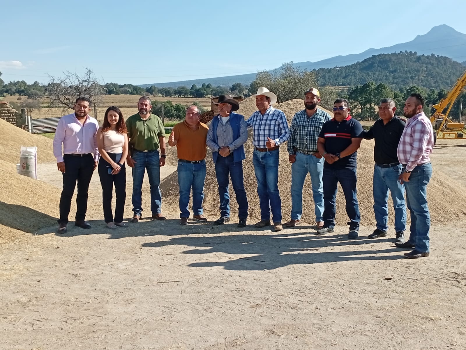 De la Peña recorre los municipios Tepeyanco y Sanctórum para informar a los productores sobre el subsidio al maíz